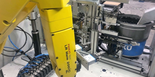Robot voor assemblage van maskers